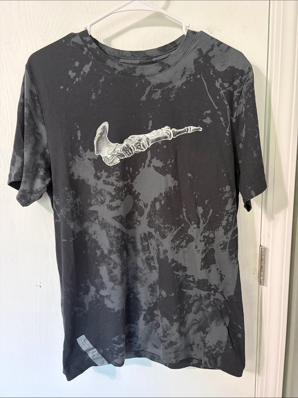 Nike Dri-Fit NWOT Men’s Black Running Division Graphic Skeleton Bone Tee Medium - Picture 2 of 7